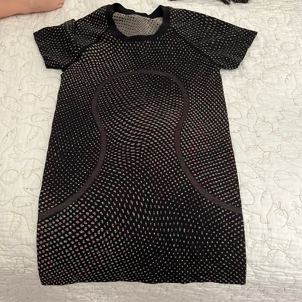 Like new Lululemon swiftly sz 4